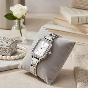 Horloge met kristallen omlijsting | Zilverkleurige armband polshorloge | Rechthoekig gezicht dames