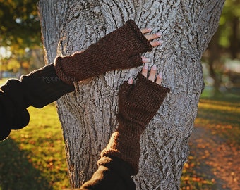 Bairn Fingerless Mitts // Outlander inspired // Knit Fingerless Gloves
