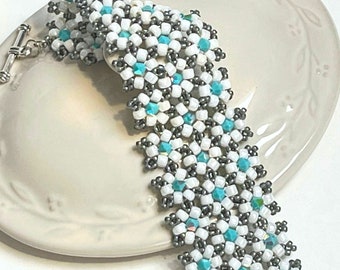 Turquoise Crystal Flower Bracelet, Daisy Flower Bracelet, Floral Bracelet, Beaded Flower Bracelet, Flower Bracelet, Seed Beads Bracelet