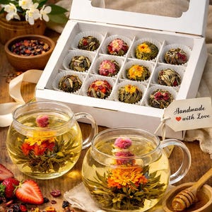 Set de regalo de té de flores florecientes: 12 bolitas de té florecientes hechas a mano. Té floreciente. Regalo para amantes del té. Té de hojas de lujo. Regalo único.