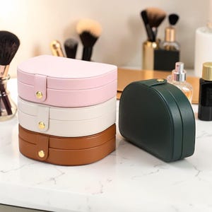 Caixa de Joias Personalizada em Couro – Estojo de Viagem para Joias, Organizador Personalizado com Nome para Anéis, Brincos e Colares, Presente para Ela