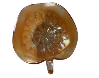 Szklanka Dugan Carnival Glass „Leaf Rays” na pieluchy