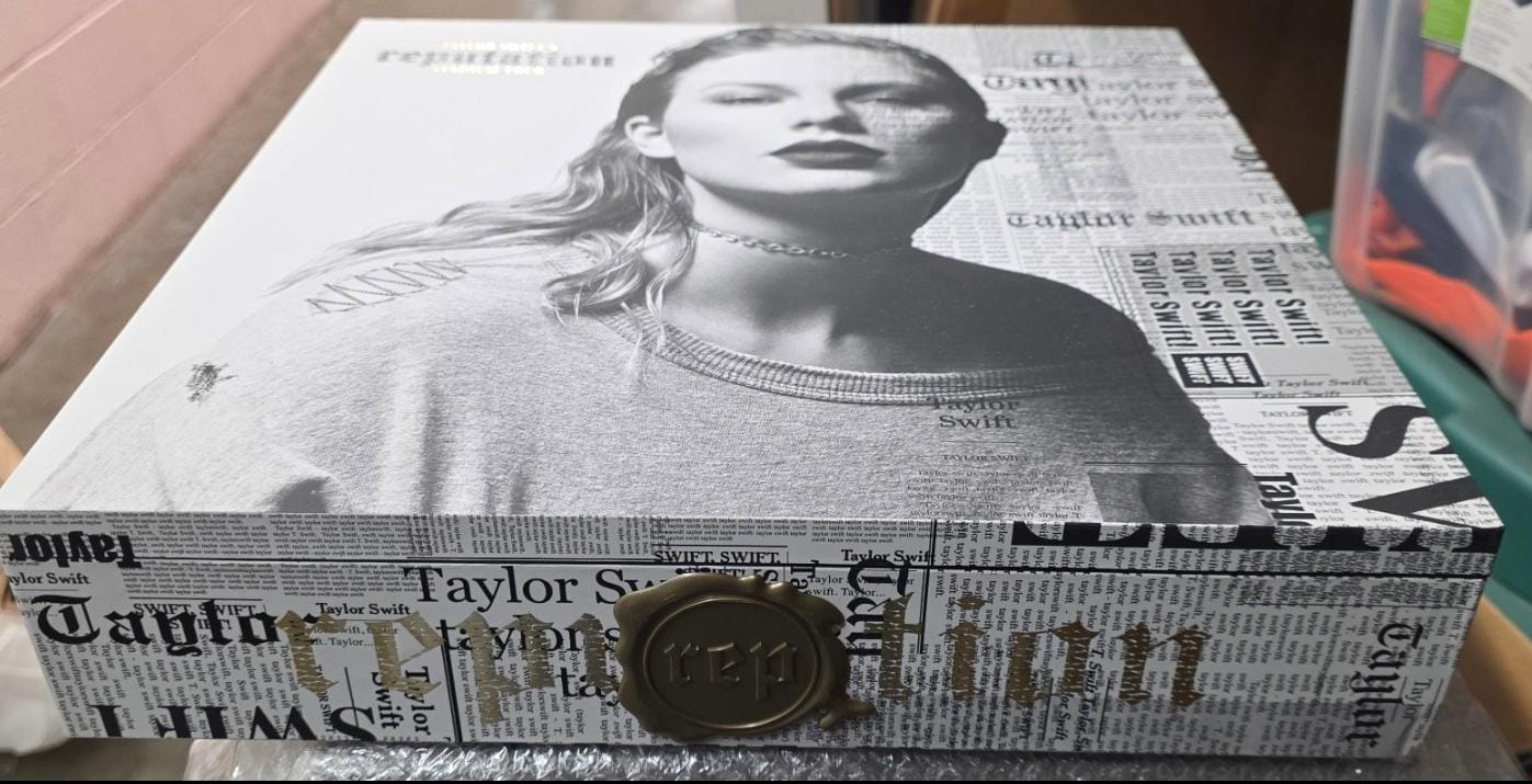 Taylor Swift reputation vip box 直筆サイン Reputation VIP Box : r/TaylorSwiftMerch