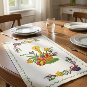 Può includere: Un set di tre tazze in ceramica con finitura opaca e macchiettata. Le tazze sono nei toni crema, grigio chiaro e grigio scuro. Ogni tazza ha un design semplice e minimalista, perfetto per caffè o tè.