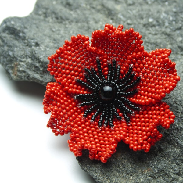 Épingle pavot perlée Broche fleur rouge Bijoux floraux Épingle perle de rocaille Cadeau indigène du jour du Souvenir pour femme