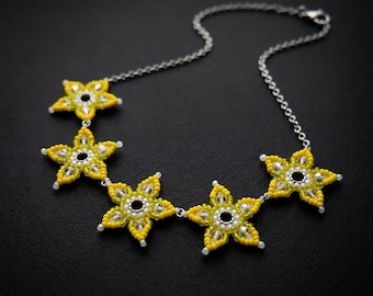 Yellow Daisy Beaded Necklace, Floral Seed Bead Flower Jewelry, Cottagecore Gift for Her
