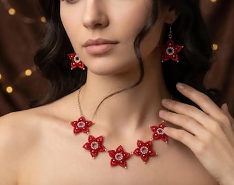Red Flower Beaded Necklace, Floral Seed Bead Jewelry, Boho Daisy, Cottagecore Gift for Her
