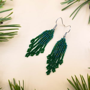 Green beaded earrings Seed bead dangle earrings Emerald green fringe earrings Short Boho earrings Dark green dangling earrings Jewelry gift