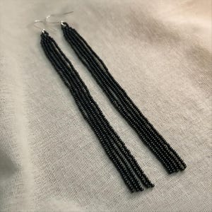 Orecchini con frange di perline nere: perline pendenti gotiche
