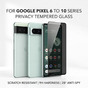 Può includere: Pellicola protettiva per schermo in vetro temperato per la privacy per smartphone Google Pixel serie da 6 a 10. Il prodotto presenta durezza 9H, resistenza ai graffi e tecnologia anti-spia a 28 gradi. L'immagine mostra telefoni verde chiaro.