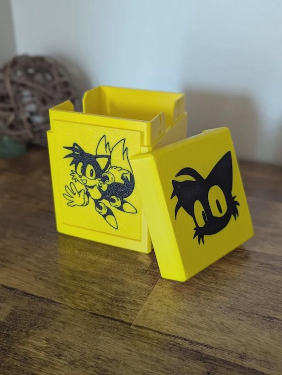 Sonic the Hedge Characters Commander Display Deck Box. Holds