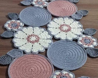 Boho-Tischläufer-Häkelmuster mit Blumenmuster (PDF) – Motivspitzendesign