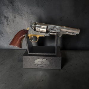 Revolver-Präsentationsständer „Come and Take It“, Western-Waffenhalter, Ständer für Single-Action-Pistolen, Rustikales Geschenk