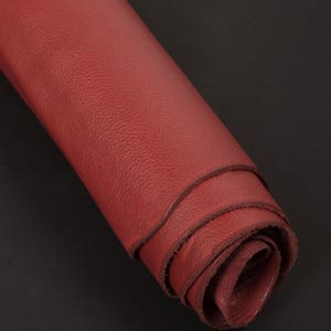 Piel granulada flotante color rojo óxido de 1,4 mm – Piel suave con textura granulada para bolsos, carteras y artículos de marroquinería de alta gama.