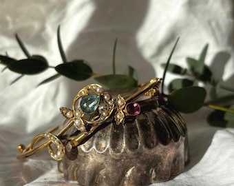 Ett viktorianskt armband i 15 karat guld med akvamarin, granat och fröpärlor