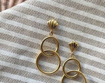 Ett par vintage italienska örhängen i 18 karat guld