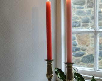 Ett par ljusstakar i mässing, sent 1800-tal