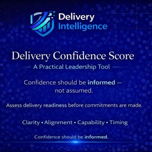 Puede incluir: Gr&aacute;fico azul con el texto "Delivery Intelligence" y "Delivery Confidence Score". El texto enfatiza la confianza informada y la evaluaci&oacute;n de la preparaci&oacute;n para la entrega. Los elementos clave incluyen Claridad, Alineaci&oacute;n, Capacidad y Tiempo.