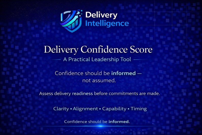 Puede incluir: Gr&aacute;fico azul con el texto "Delivery Intelligence" y "Delivery Confidence Score". El texto enfatiza la confianza informada y la evaluaci&oacute;n de la preparaci&oacute;n para la entrega. Los elementos clave incluyen Claridad, Alineaci&oacute;n, Capacidad y Tiempo.