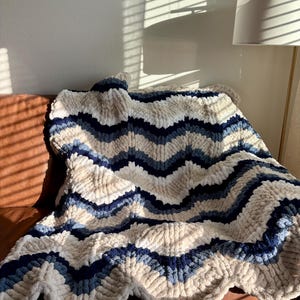 Cozy Wave Pattern Hand Knit Chunky Blanket Throw 55x45