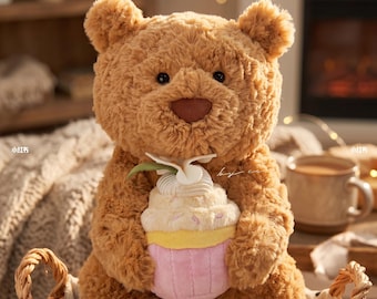 Peluche Jellycat Bartholomew Bear Magnolia Cupcake – Regalo único para novia, regalo para amiga para demostrarle tu cariño, regalo de cumpleaños para ella.