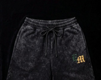 Pantalones cortos negros desgastados de estilo vintage