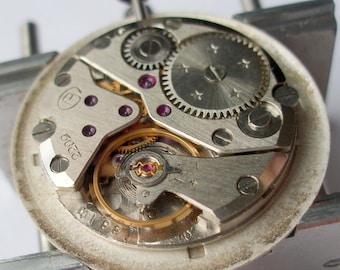 2209 WOSTOK Servised RUNS & Keep Time Russisches Uhrwerk 4 UHRMACHER Part