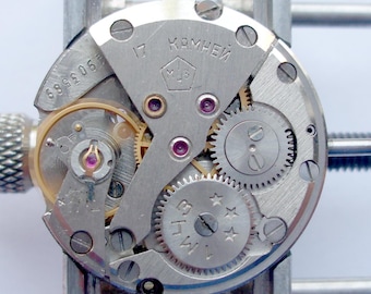 2409 POLJOT RUNS & Keep Time watch movement 4 WATCHMAKERS Parts