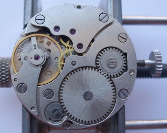 2602 ZIM POBEDA Runs & Keep  time SERVISED  Russian watch movement Watchmaker 4 Part