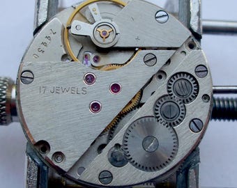 Poljot 2609 Runs & Keep time Russian wrist watch movement Parts 4 watchmakers