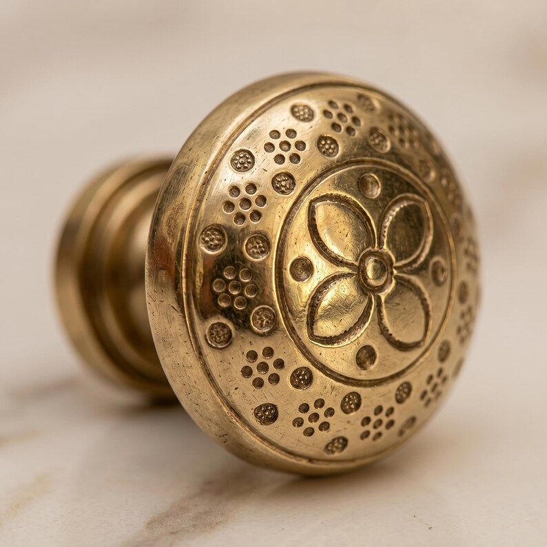 Cabinet knobs,Furniture knobs,Hardware knobs,drawer knobs,dresser knobs,brass knobs,kitchen knobs,decorative knobs,solid brass,unlacquered brass,engraved handmade,Moroccan crafts
