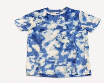 Camiseta informal de manga corta de mezcla de algodón con estampado tie-dye azul y blanco de Cat & Jack.