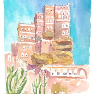 Puede incluir: Acuarela de un edificio de varios pisos con una fachada de terracota y un fondo de cielo azul. El edificio está rodeado de cactus y rocas.