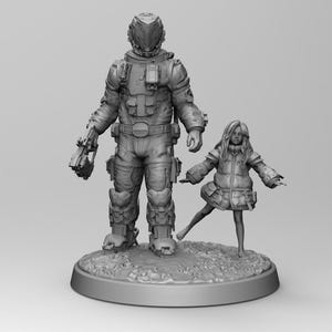 以下が含まれることがあります： 未来的な装甲フィギュアと少女を特徴とする、グレーの3Dプリントフィギュアセット。フィギュアは、ポスト黙示録的またはSFをテーマにした、テクスチャ加工された表面を持つ円形のベースに立っています。