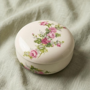 Vintage Crown Devon Schmuckkästchen – Porzellan-Schmuckkästchen mit Blumenmuster – Staffordshire, England – Dekoration mit Rosenmuster