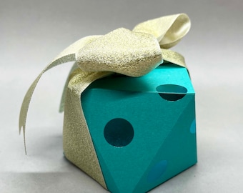 Triangle favor box