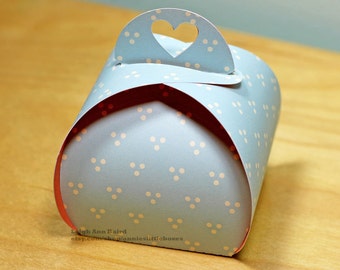 Heart handle curved box