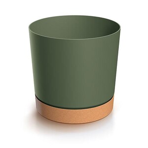 Peut inclure: Un pot de fleurs cylindrique doté d'une partie supérieure vert olive mat et d'une base en liège marron clair contrastante. Le récipient présente un extérieur lisse de couleur unie avec un design simple et épuré et une large ouverture.