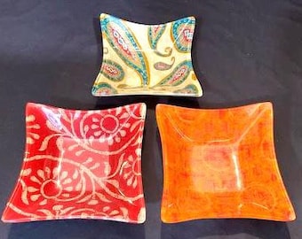 Set of 3 Vintage Patterned Glass Bowls – Handkerchief Style Trinket Dishes, MCM Eclectic Decor