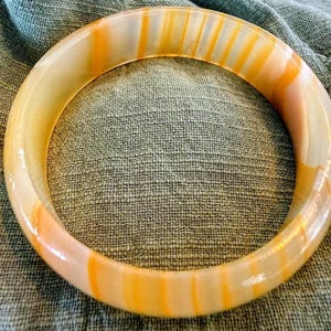 Banded Agate Bangle Bracelet – Yellow Cream Stone, 3" Inner Diameter vintage 1970s