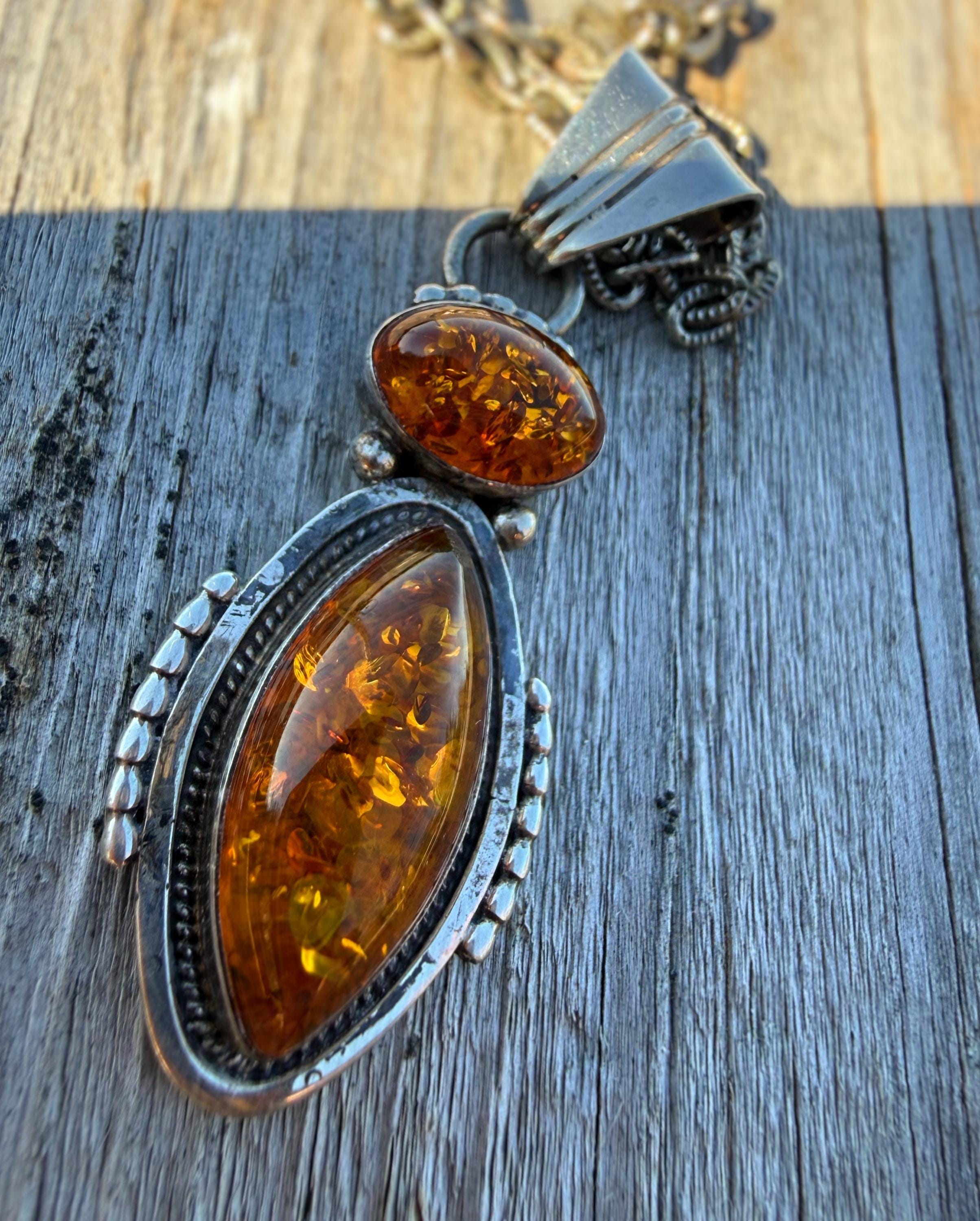 Navajo アンバー　Running Bear インディアンジュエリー Running Bear Native American Jewelry - Etsy