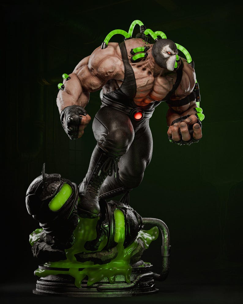 Op de afbeelding: Een gedetailleerd beeld van de DC Comics-schurk Bane, dynamisch geposeerd. De figuur is gespierd, gekleed in een zwarte outfit met een masker en buizen. Groene gloeiende elementen en een basis met groene vloeistof dragen bij aan het dramatische effect. Het beeld is ongeveer 30 cm hoog.