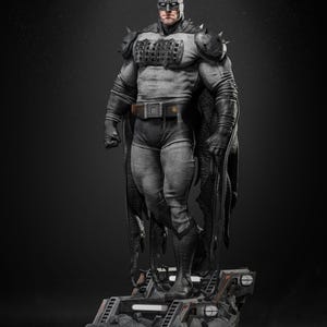 Escultura de justiciero de Gotham (estatua con capa y capucha) / Pieza de colección de héroe oscuro / Exhibición en estantería / Archivos STL de impresión 3D