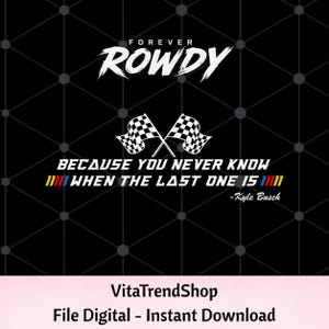 Pode incluir: Arquivo digital com fundo preto com o texto "FOREVER ROWDY" e "BECAUSE YOU NEVER KNOW WHEN THE LAST ONE IS" com bandeiras quadriculadas cruzadas. Inclui uma citação de Kyle Busch.
