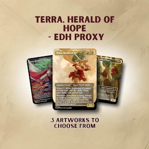 Może przedstawiać: Trzy karty proxy Magic: The Gathering z grafiką "Terra, Herald of Hope". Karty przedstawiają wojowniczkę z zielonymi włosami i czerwonymi ubraniami. Tekst na kartach zawiera "Terra, Herald of Hope" i "3 artworks to choose from."