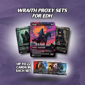 Może przedstawiać: Obraz promocyjny dla zestawów proxy Wraith dla EDH. Obraz przedstawia trzy stylizowane projekty kart o mrocznym motywie fantasy i zestaw dodatkowych kart. Tekst na obrazie brzmi "Do 22 kart w każdym zestawie."