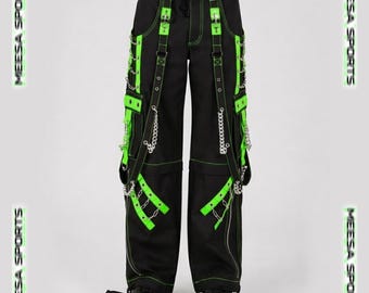 Pantalones cargo góticos cyberpunk negros y rojos, estilo urbano técnico, pierna ancha, unisex.