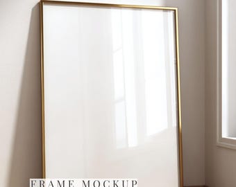 Vertikaler Goldrahmen auf Boden, A1 A2 A3 A4 DIN A Verhältnis Poster Mockup, dünner Goldrahmen mit Fensterschatten, (Digitaler Download