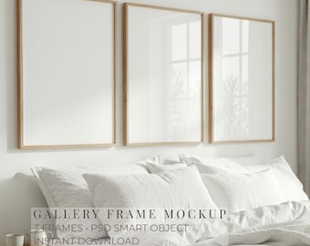 3 Holzrahmen Mockup für Schlafzimmerwand, DIN A Dreifach Galerie Wand Mockup, minimalistisches skandinavisches Schlafzimmer Interieur, Eichenrahmen über Bett PSD