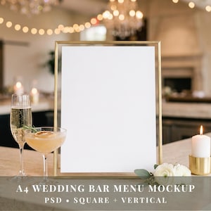 Può includere: Un cartello rettangolare verticale A4 con una sottile cornice in metallo dorato che racchiude un centro bianco vuoto. A sinistra si trovano un flûte da champagne e un ampio bicchiere da cocktail con una fetta di agrume. Candela e fiori.